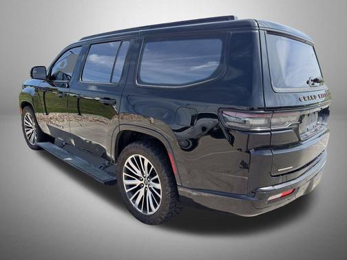 Diamond Black Crystal Pearlcoat 2022 Jeep Grand Wagoneer Series III 4x4