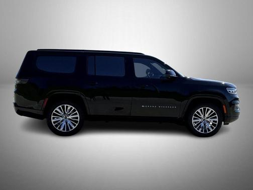Diamond Black Crystal Pearlcoat 2022 Jeep Grand Wagoneer Series III 4x4