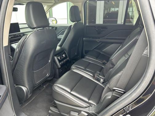 Infinite Black Metallic Clearcoat 2023 Lincoln Aviator Livery