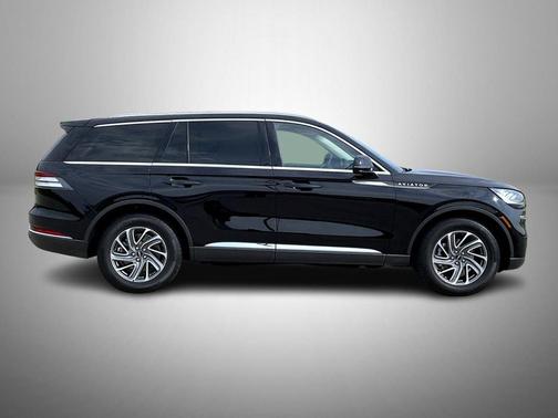 Infinite Black Metallic Clearcoat 2023 Lincoln Aviator Livery