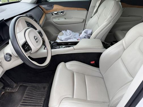Crystal White Metallic 2020 Volvo XC90 T6 Inscription
