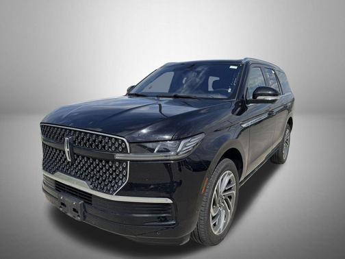 Black Metallic 2025 Lincoln Navigator Reserve