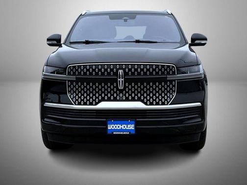 Black Metallic 2025 Lincoln Navigator Reserve