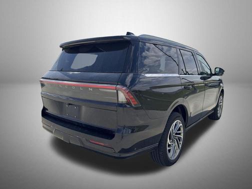 Black Metallic 2025 Lincoln Navigator Reserve