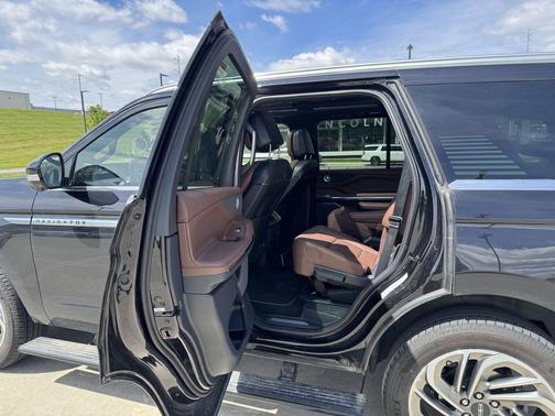 Black Metallic 2025 Lincoln Navigator Reserve