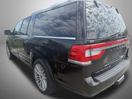 Tuxedo Black Metallic 2015 Lincoln Navigator Base