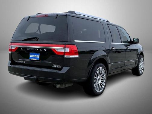 Tuxedo Black Metallic 2015 Lincoln Navigator Base