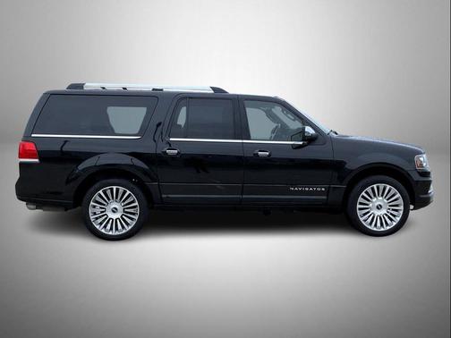 Tuxedo Black Metallic 2015 Lincoln Navigator Base