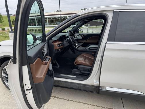 Ceramic Pearl Metallic Tri-Coat 2023 Lincoln Aviator Reserve AWD