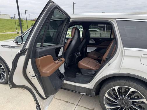 Ceramic Pearl Metallic Tri-Coat 2023 Lincoln Aviator Reserve AWD