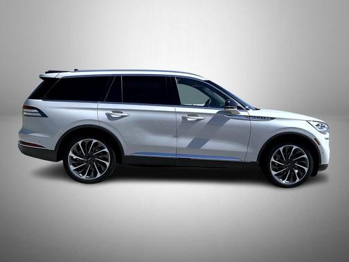 Ceramic Pearl Metallic Tri-Coat 2023 Lincoln Aviator Reserve AWD