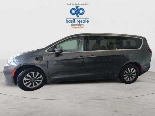 2022 Chrysler Pacifica Hybrid Touring L