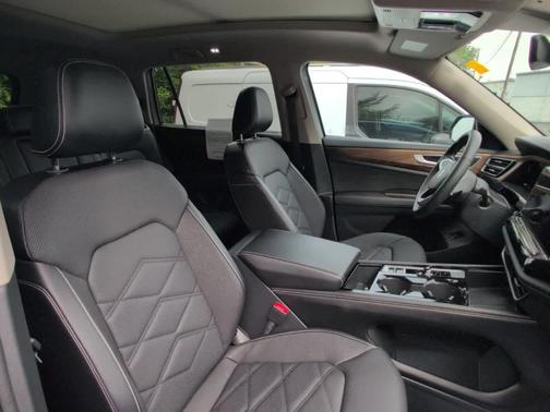 2024 Volkswagen Atlas 2.0T SE