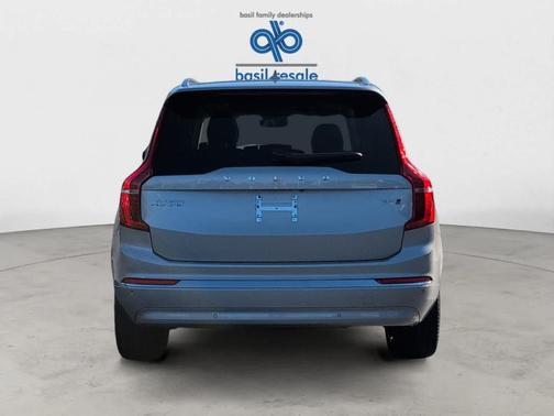 2025 Volvo XC90 B5 Core