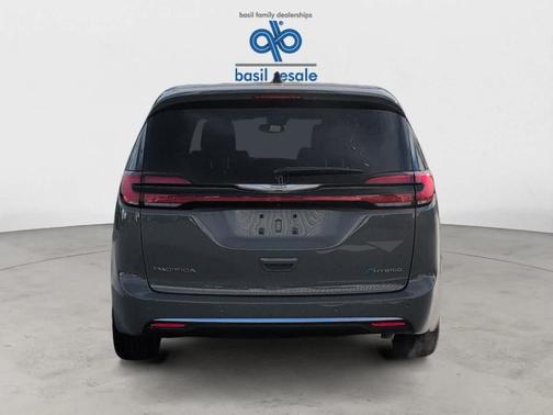 2025 Chrysler Pacifica Hybrid Select
