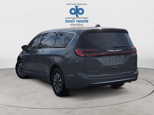 2025 Chrysler Pacifica Hybrid Select