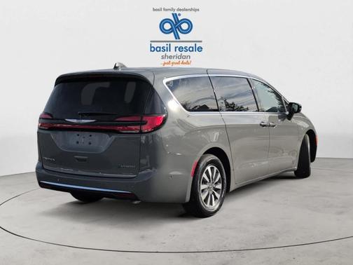 2025 Chrysler Pacifica Hybrid Select