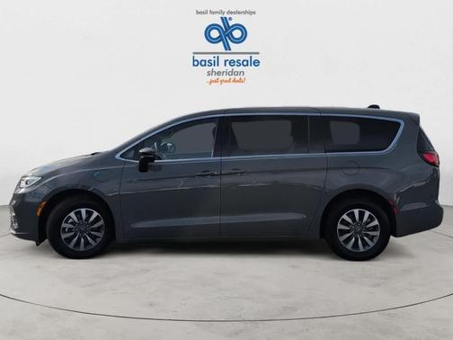 2025 Chrysler Pacifica Hybrid Select