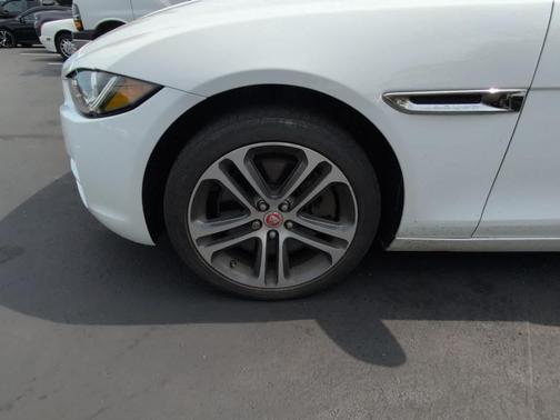 2017 Jaguar XE 35t Premium