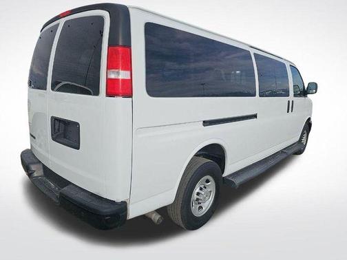 2022 Chevrolet Express 3500 LS