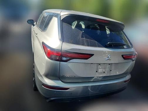 2022 Mitsubishi Outlander ES
