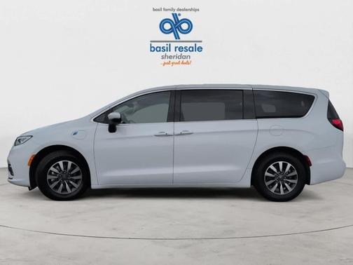 2023 Chrysler Pacifica Hybrid Touring L