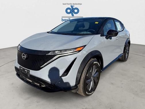 2 Tone Gray / Black Roof 2023 Nissan ARIYA ENGAGE