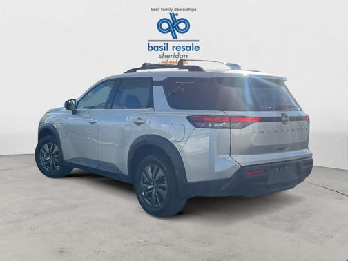 2024 Nissan Pathfinder SV