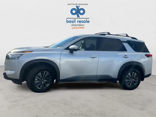 2024 Nissan Pathfinder SV
