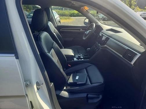 2022 Volkswagen Atlas 3.6L SE w/Technology