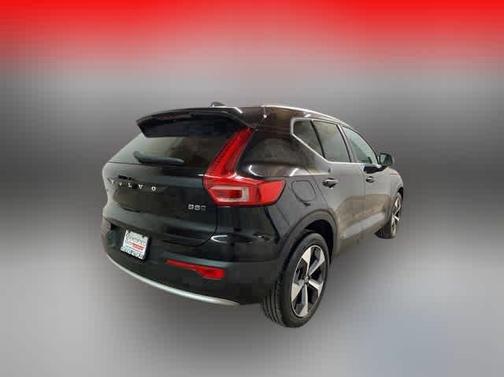 2025 Volvo XC40 B5 Plus Bright Theme
