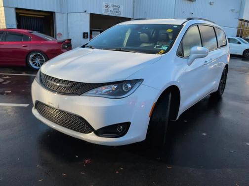 2020 Chrysler Pacifica Touring-L