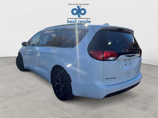 2020 Chrysler Pacifica Touring-L