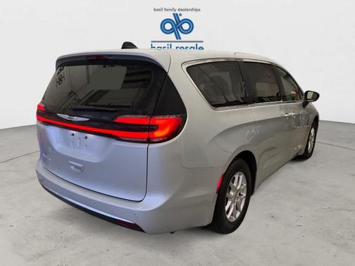 2024 Chrysler Pacifica Touring-L