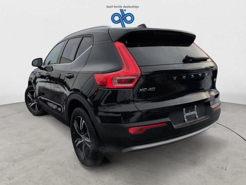 2025 Volvo XC40 B5 Core Bright Theme