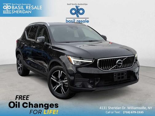 2025 Volvo XC40 B5 Core Bright Theme