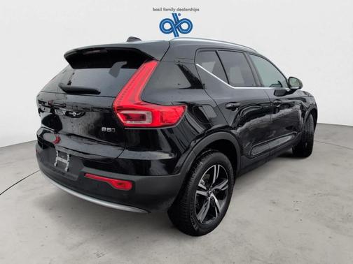 2025 Volvo XC40 B5 Core Bright Theme