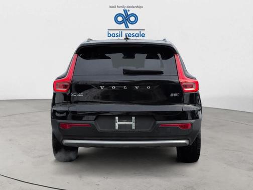 2025 Volvo XC40 B5 Core Bright Theme