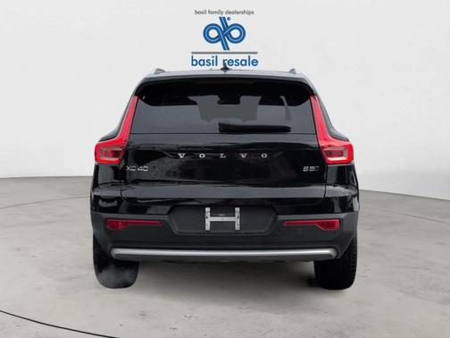 2025 Volvo XC40 B5 Core Bright Theme