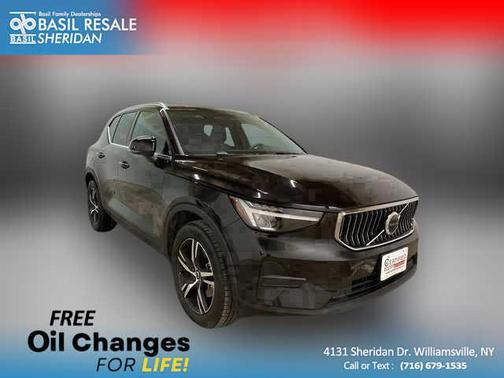 2025 Volvo XC40 B5 Core Bright Theme