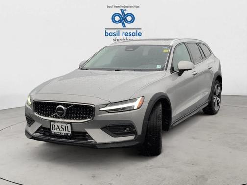 2025 Volvo V60 Cross Country B5 Plus