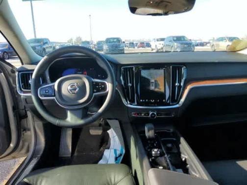 2025 Volvo V60 Cross Country B5 Plus