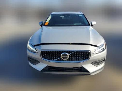 2025 Volvo V60 Cross Country B5 Plus