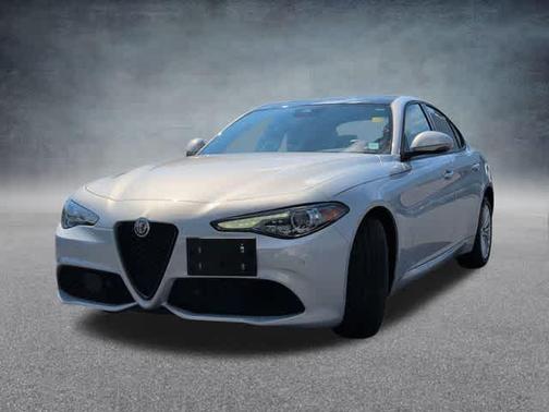 2022 Alfa Romeo Giulia Base