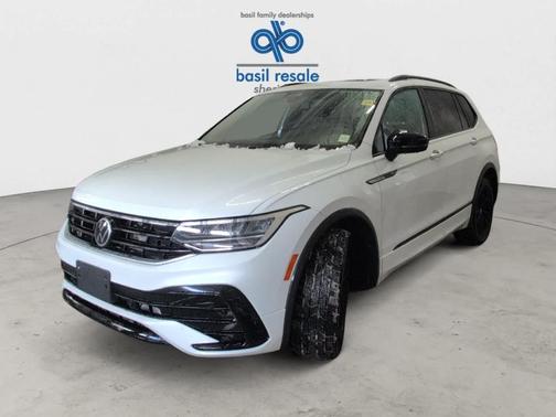 2022 Volkswagen Tiguan 2.0T SE R-Line Black