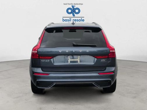 2025 Volvo XC60 B5 Plus