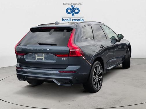 2025 Volvo XC60 B5 Plus