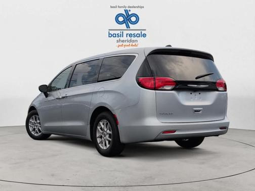 2023 Chrysler Voyager LX