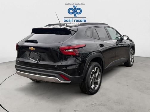 Mosaic Black Metallic 2024 Chevrolet Trax LT