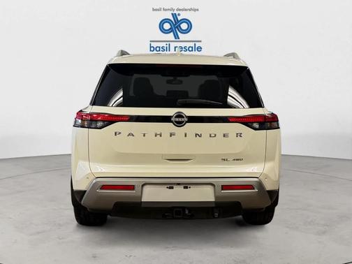 2022 Nissan Pathfinder SL